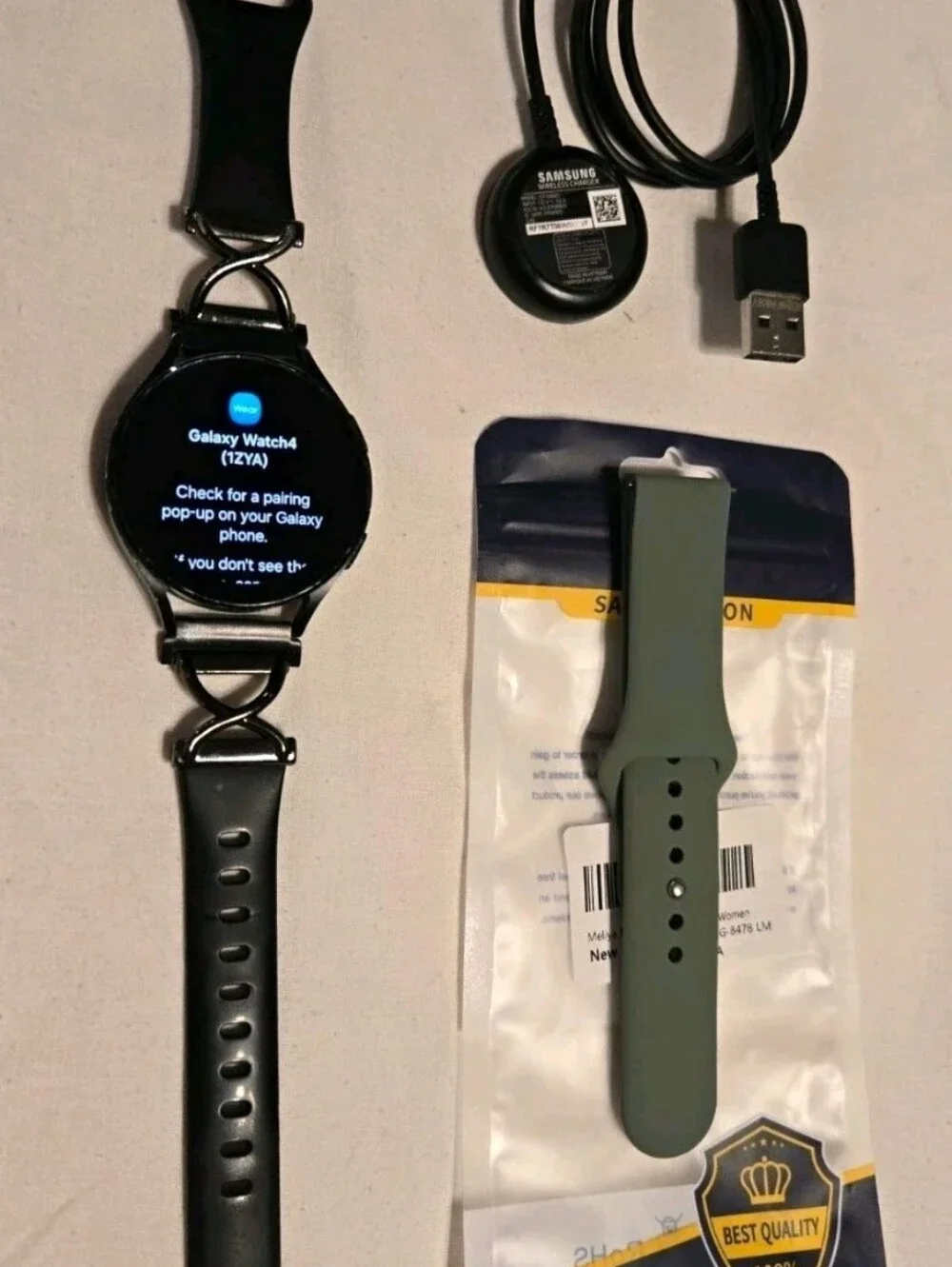 LTE Samsung Galaxy Watch4 Black w/Silicone Band 44mm SM-R875